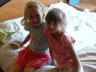 Kas    dovanele  tam  i  svecius♥♥