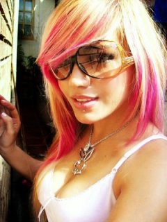 EmO  ;;}
