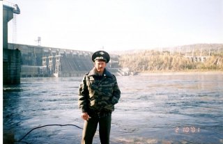белый