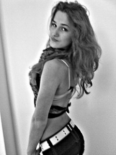 Ewy@*