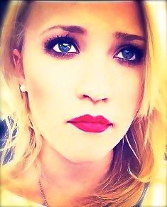 Emily  Osment  (✔)